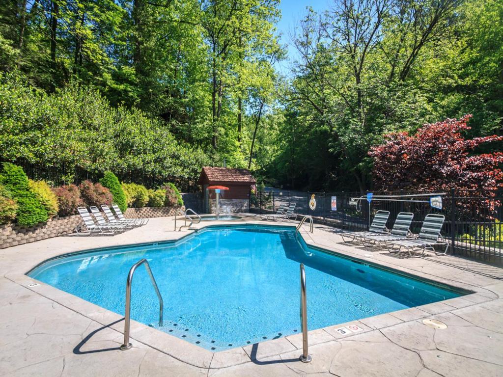 Komfy Kozy, 3 Bedrooms, Sleeps 10, Views, Game Room, Pool Access, Wifi Gatlinburg Exterior photo